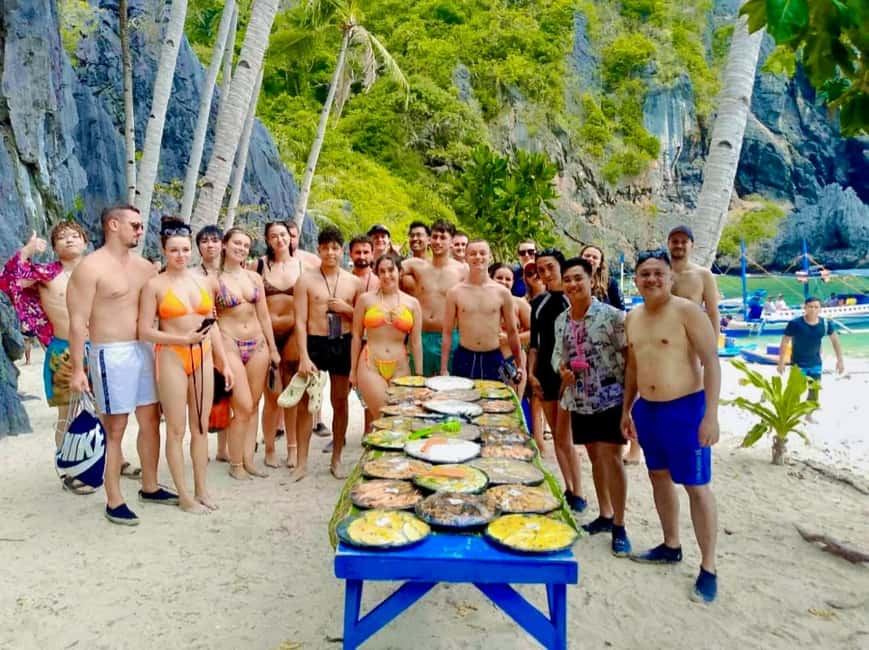 El Nido: Big Lagoon Kayaking & Island Adventure - The crew makes a crowded route easier
