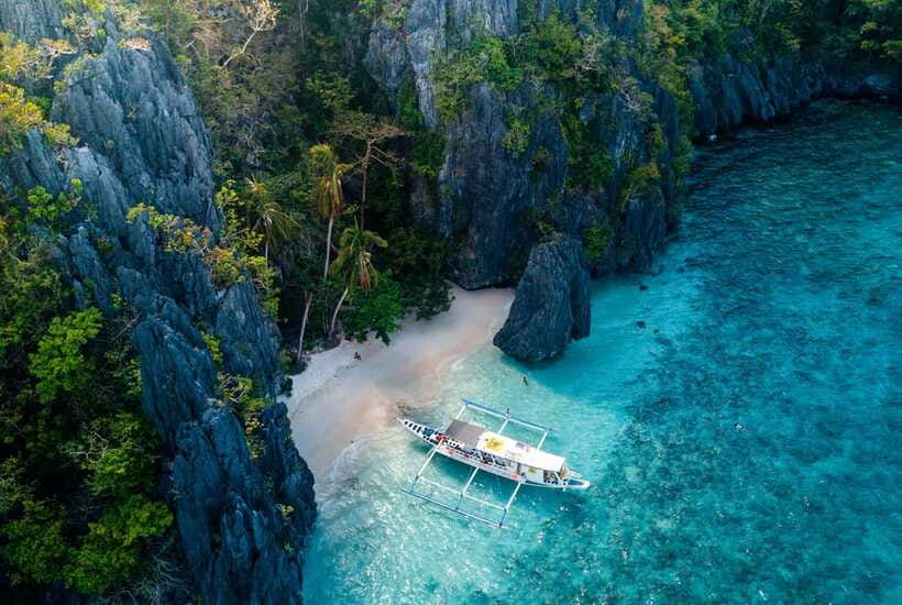 El Nido: Island Hopping Adventure by Haqqy Life - The overall feel: a beach day with a social engine