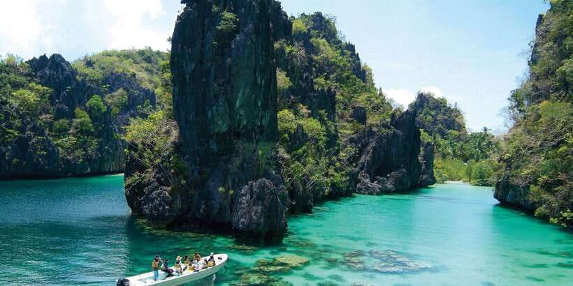 El Nido: Island Hopping Tour A Lagoons and Beaches - Lunch on the boat or beach