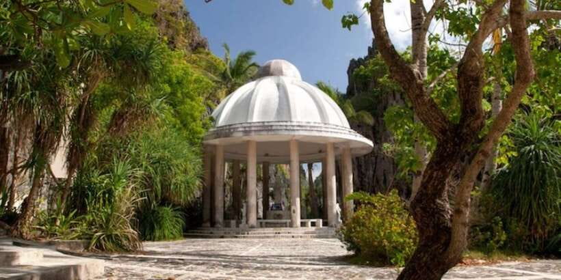 El Nido Island Hopping Tour C: Hidden Beaches & Shrine - The guides can make or break the day