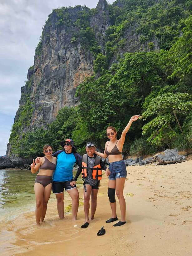 El Nido: Private/Exclusive Island Hopping Tour D BEST PRICE - Starting near Corong-corong Beach
