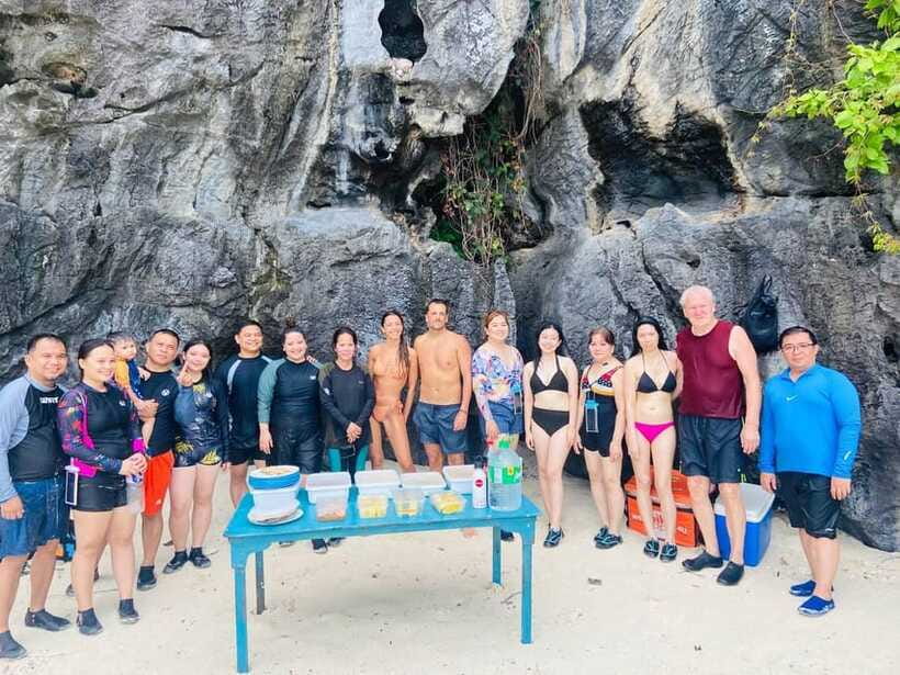 EL NIDO: Private Island Hopping Tour C w/BUFFET LUNCH - Guide and boat quality can shape the day