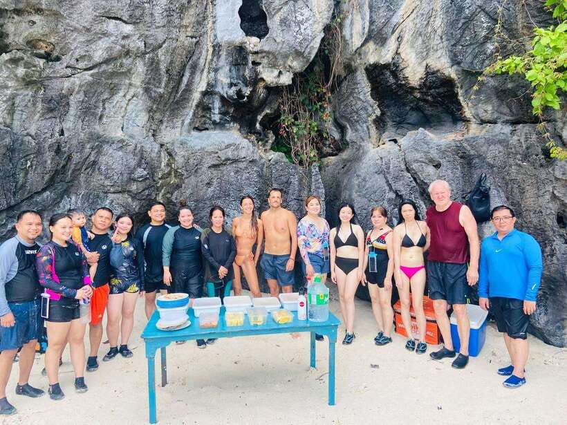 EL NIDO: Private Island Hopping Tour C w/BUFFET LUNCH - Helicopter Island starts with easy choices