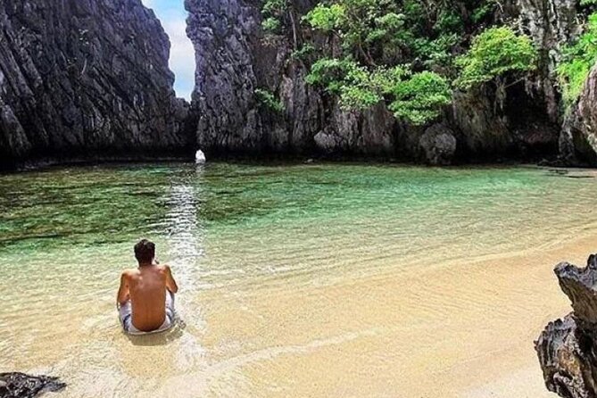 El Nido Shrine and Beach Escapade Private Tour - One hour around Helicopter Island