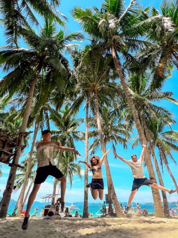 El Nido: Snake Island and Cave Tour with Island Lunch - What this El Nido boat tour is really like