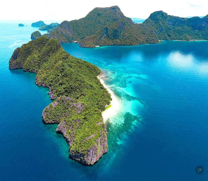 El Nido: Snake Island and Cave Tour with Island Lunch - Walking the S-shaped sandbar at Snake Island