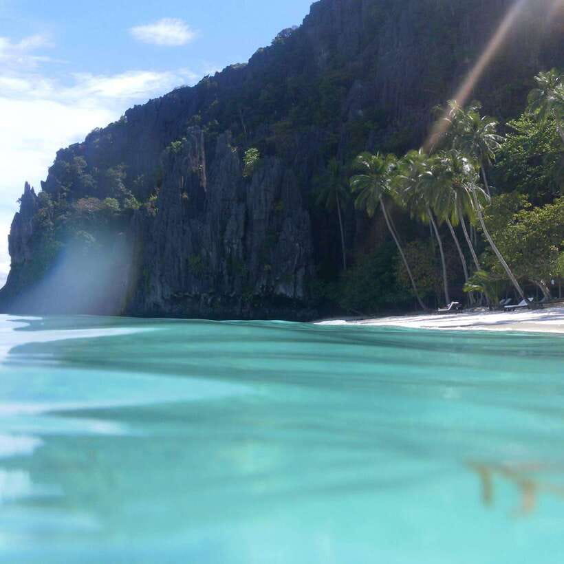El Nido: Snake Island and Cave Tour with Island Lunch - Cudugnon Cave and its narrow entrance