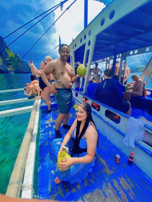 El Nido Tour C: Explore Hidden & Secret Beach Adventure - Crowds, cleanliness, and the shared-boat reality