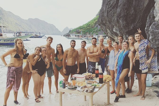 El Nido Tour D Full Day w/ Beach Lunch - Small Lagoon: blue water inside dark rock