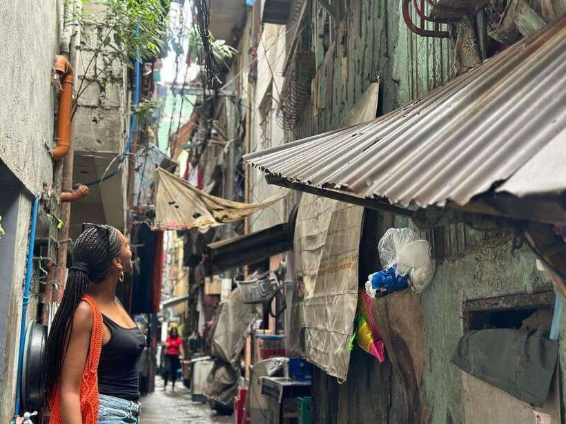 Explore Manila Slums and Hidden Market - Riding a jeepney through Manila