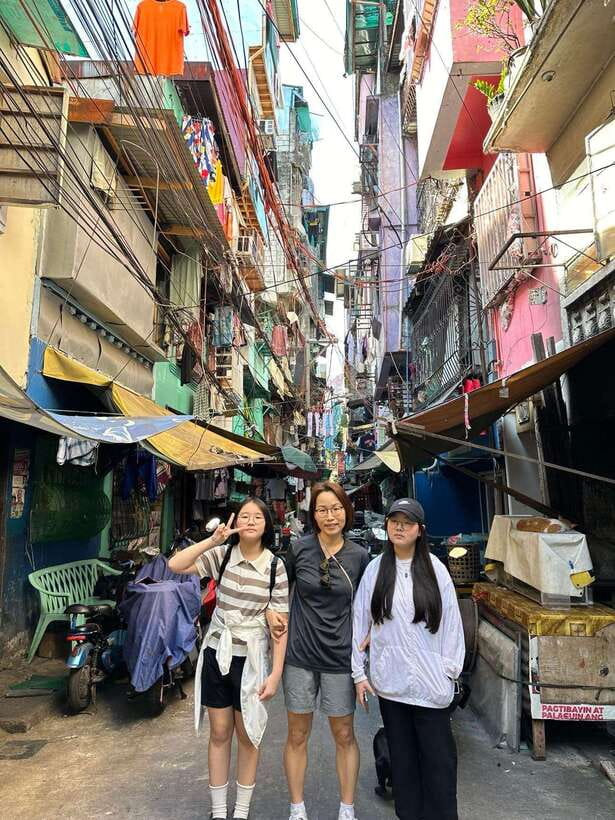 Explore Manila Slums and Hidden Market - The guides: Venus, Floyd, and local trust