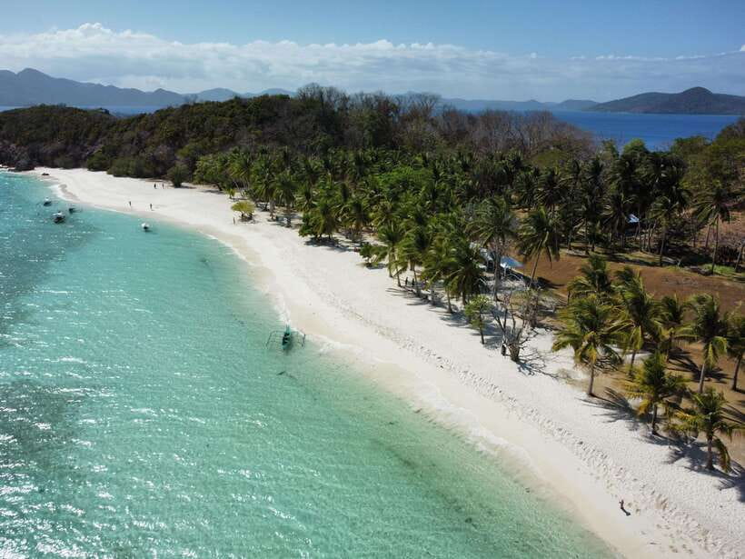From Coron Town: Beaches and Islands Boat Tour with Lunch - Life aboard the boat