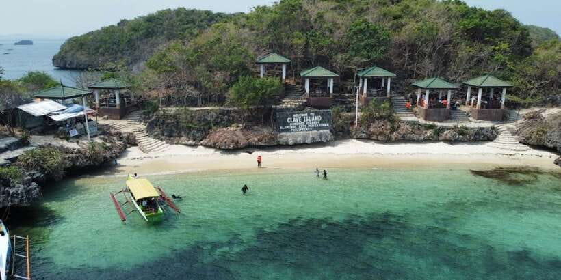 From Manila: Pangasinan Hundred Islands Guided Tour - Four hours of island hopping in Alaminos