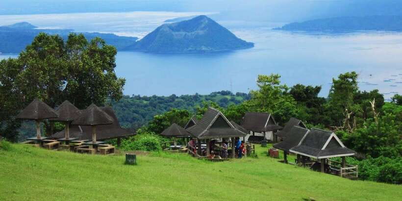 From Manila: Panoramic Tagaytay Ridge Tour - Museo Orlina and the change from scenery to art