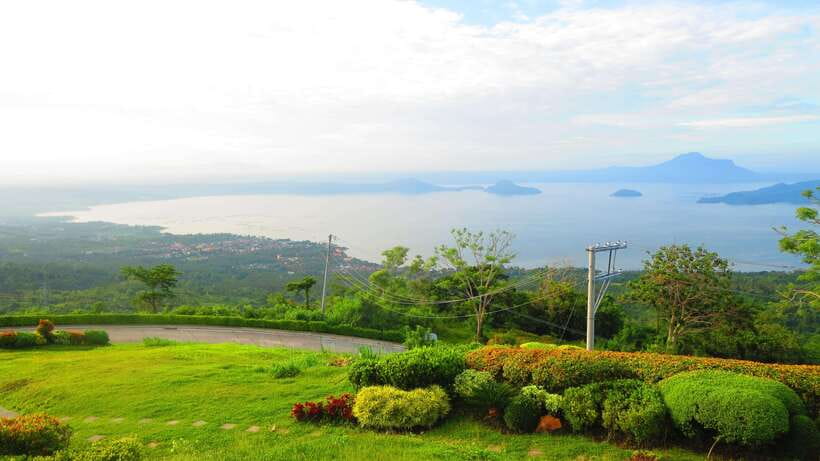 From Manila: Tagaytay Countryside Wonders: A Half-Day Tour - Guides, drivers, and the human side of the tour