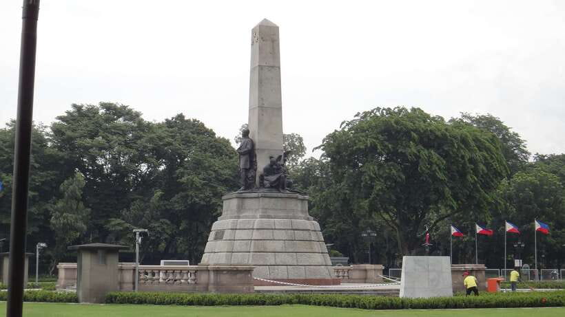 Full-Day Manila City, Tagaytay Taal Volcano and Lake Tour - Walking into Intramuros