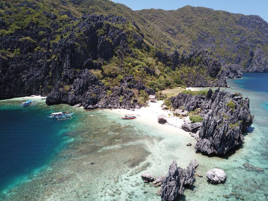 Half-Day Seasation Premium Speedboat Group Island Hopping - The Tuesday route: Cadlao Lagoon, Helicopter Island, Pasandigan, and Small Lagoon