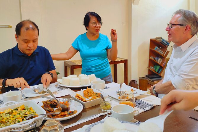 Home Cooked Meal with a Filipino Grandma - What makes this Filipino home lunch special