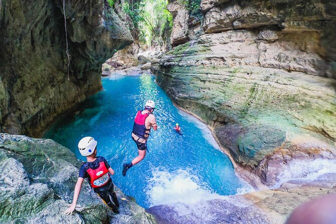 Kawasan Falls Canyoneering w/ Lunch & Transfers from Cebu City - The Cebu City pickup and the long road to Badian