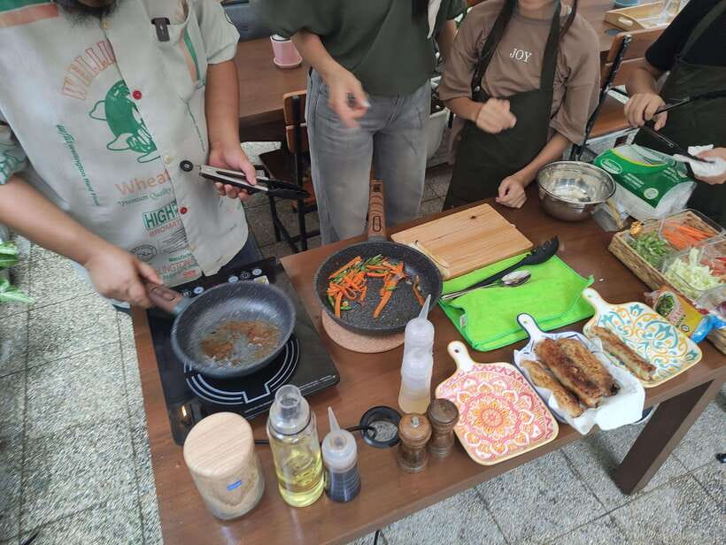 Makati: Hands on Manila Cooking Class - Pancit, lumpia, and turon from one table