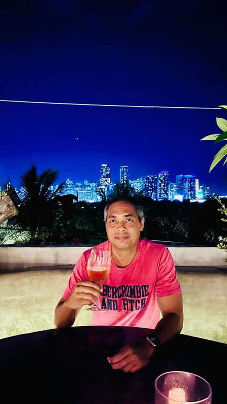 Makati Rooftop Barhopping with Local Guide - Starting at City Garden Grand Hotel
