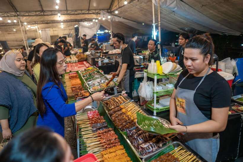 Makati: Street Food Experience with a Local Guide - The local beer and refreshment break