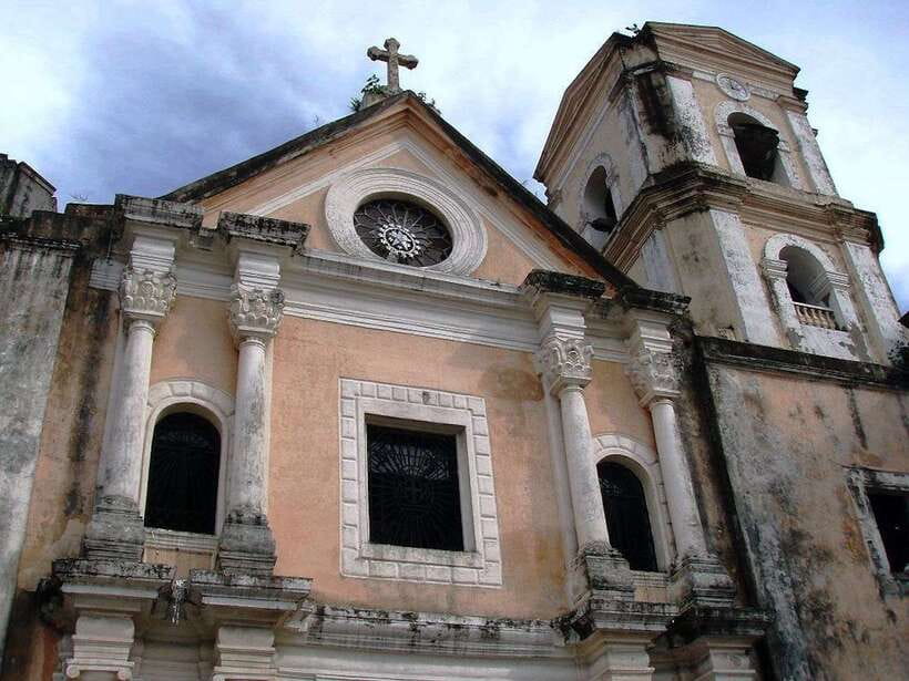 Manila: Filipino Historic Walking Tour in Intramuros - Manila Cathedral and the power of the Catholic Church
