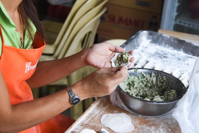 Manila Food Tour: Explore World's Oldest Chinatown - Carvajal Street: Fresh Lumpia and Kuchay Ah Pie