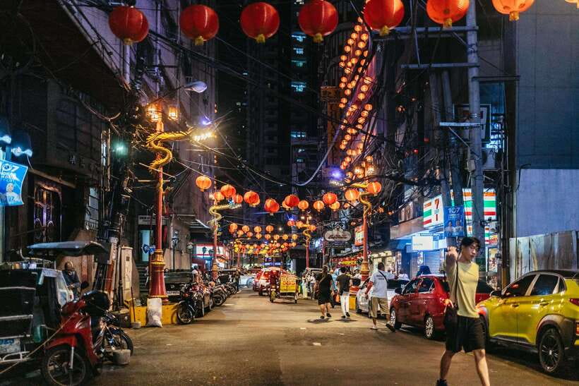 Manila: Guided Night Market Experience - Guides who make the difference