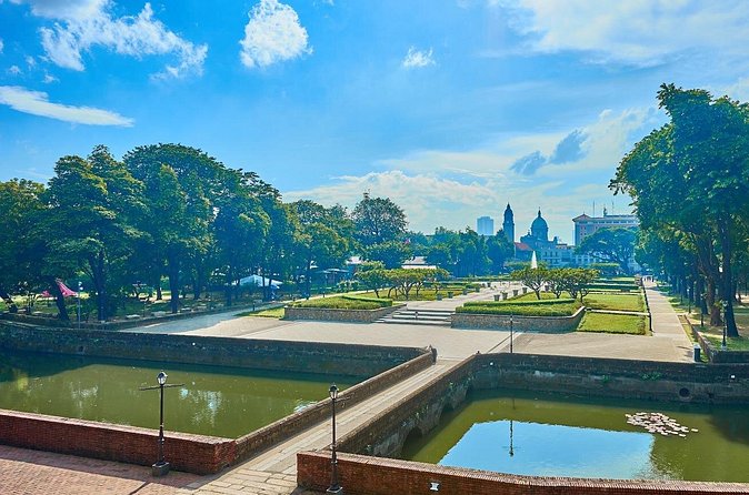 Manila Historical Highlights Private Half Day Tour - Casa Manila: A glimpse into elite colonial life