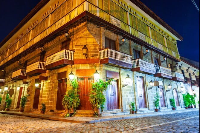 Manila Motorcycle Night Tour - Rizal Park: 30 minutes in Manila’s civic center