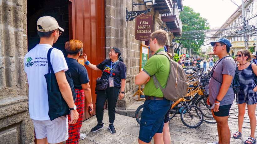 Manila: Sightseeing and Food Walking Tour with Tastings - The guides make or break the day