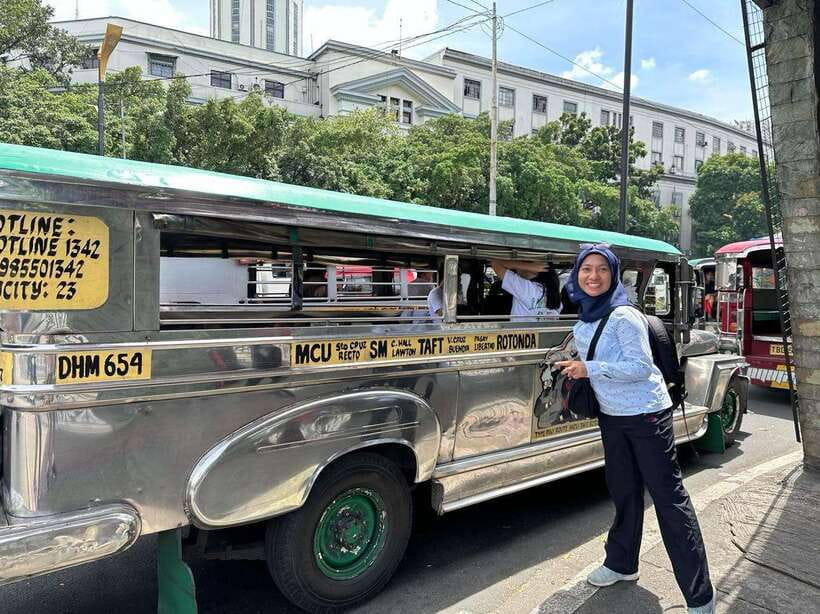 Manila Tuktuk and Jeepney Ride Guided Tour - Local homes and neighborhoods beyond the postcard