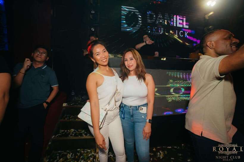 Manila Ultimate Nightlife Pub Crawl - Cocktails, live bands, and changing music