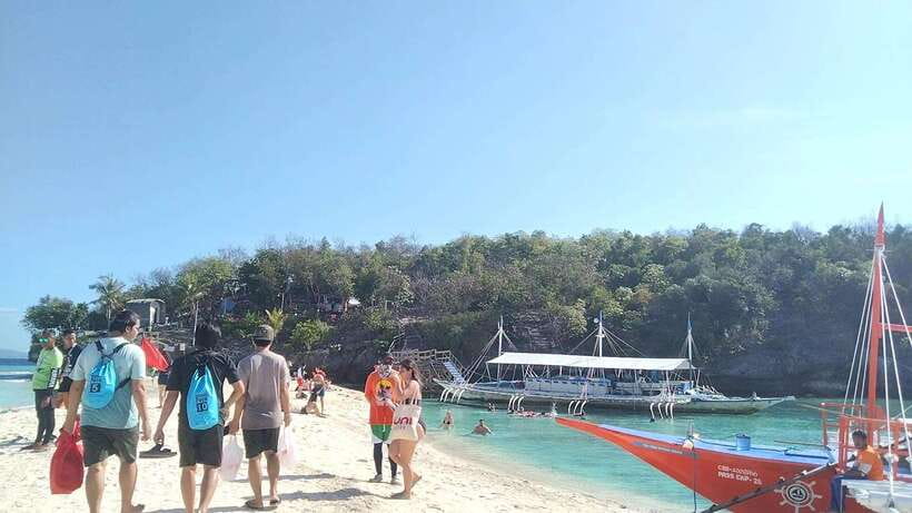 Oslob: Whaleshark Watching, Tumalog Falls & Sumilon Island - Sumilon Island and its tide-sensitive sandbar