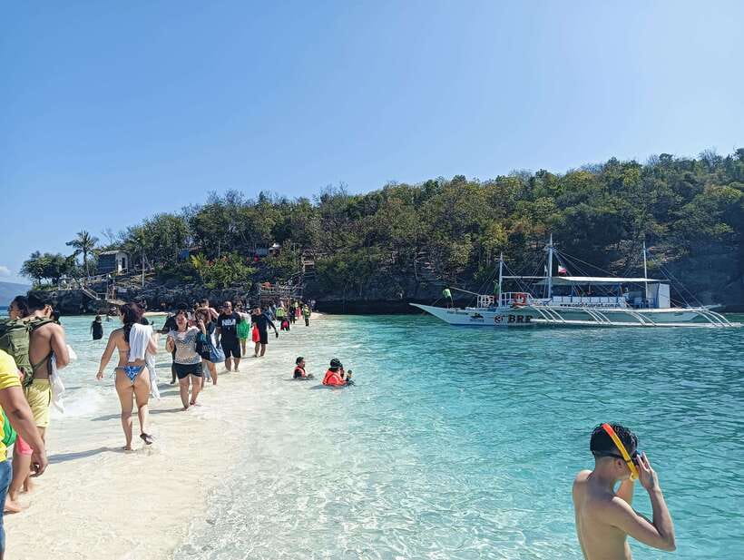 Oslob: Whaleshark Watching, Tumalog Falls & Sumilon Island - The 2 AM pickup and long road to Oslob