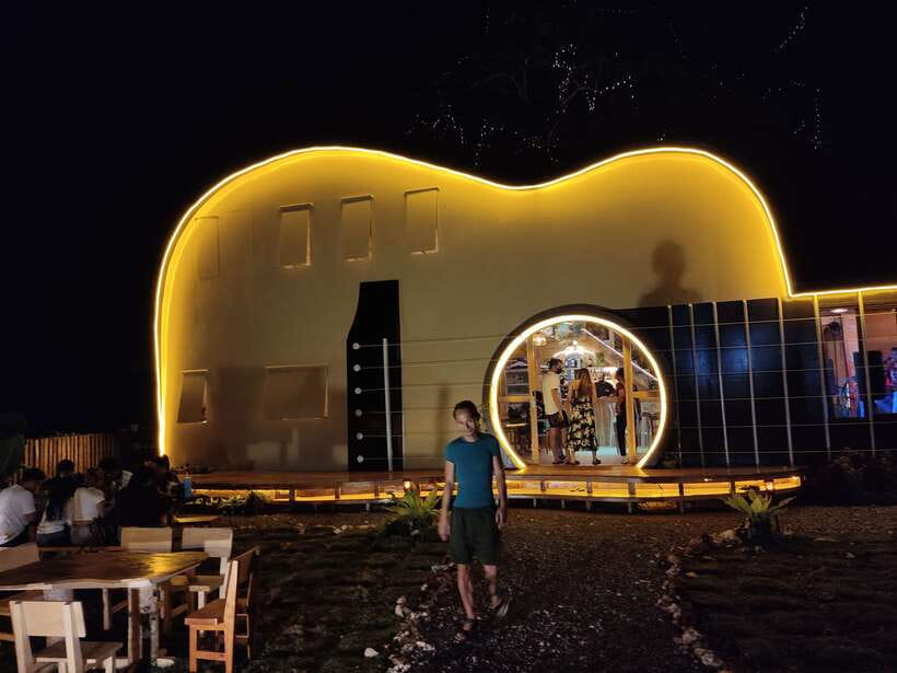 Panglao Bohol Island: Alona Beach Pub Crawl with Drinks - From Alona Beach Road to local bars