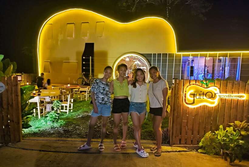 Panglao Bohol Island: Alona Beach Pub Crawl with Drinks - Who will enjoy this evening most?