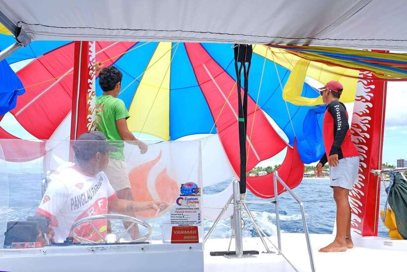 Panglao: Solo or Tandem Parasailing Experience near Alona - Who will enjoy this short flight?