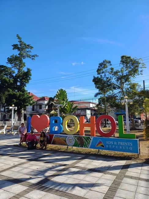 PREMIUM Bohol Eco-Tours: Chocolate hills - Filipino food, snacks, or a Loboc River Cruise lunch