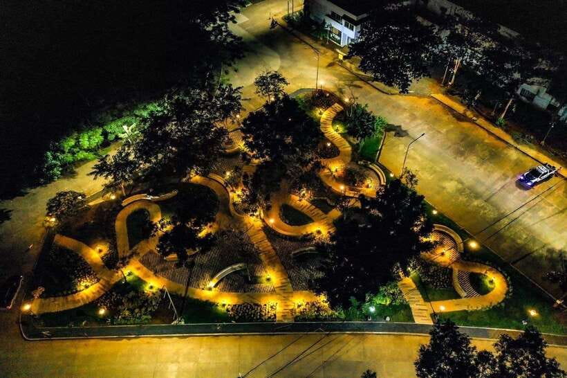 Puerto Princesa: Balayong People's Park with Dinner and Show - Dinner First, With One Important Caution
