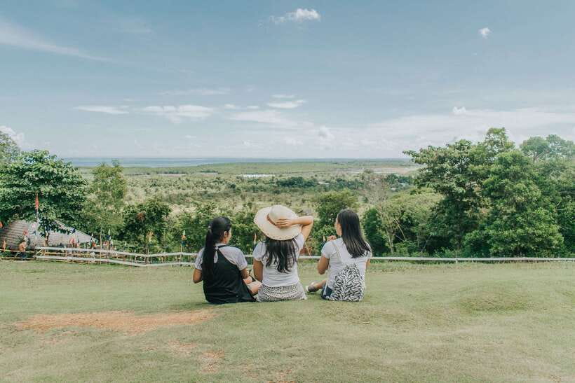 Puerto Princesa: Half-Day City Tour with Optional Massage - Baker’s Hill and the taste of hopia