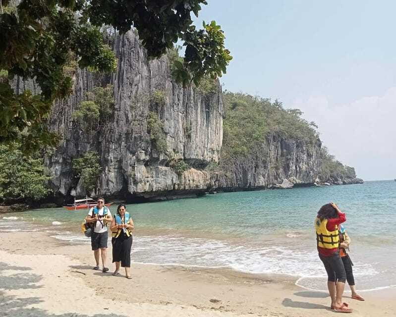 Puerto Princesa in 4 days: Tours package with optional hotel - Food, guides, and the human side of the package