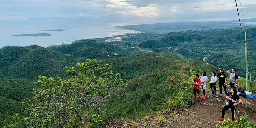 Puerto Princesa: Private Sunrise Trek at Mt. Magarwak - Breakfast, photos, and time at the top