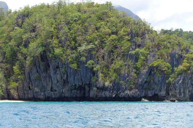 Puerto Princesa Underground river excursion tour UNESCO - Arriving at a busy government-managed attraction