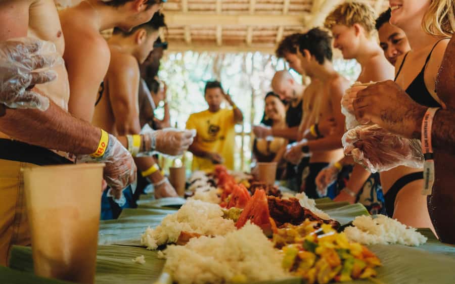 Riverside Jungle Trip & Sunset Boat Party by Haqqy Life - Eating Filipino style with a boodle-fight lunch
