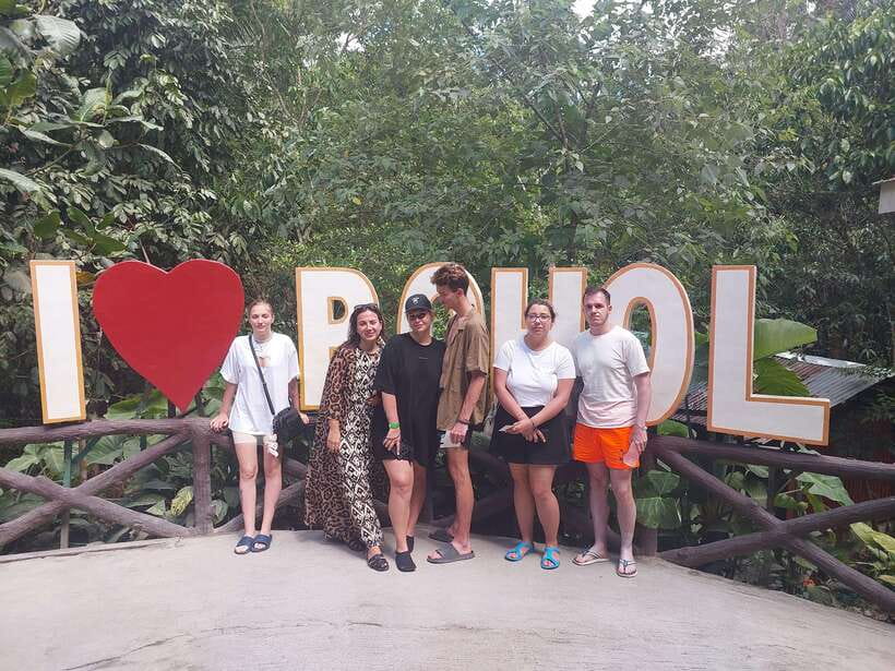 Sardines, chocolate hills, tarsiers, ATV,floating restaurant - Key points before you book