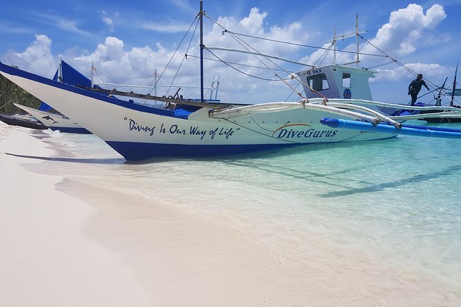 Scuba Diving in Boracay: SSI Basic Diver for Beginners - The 10 to 15 minute boat ride to the site
