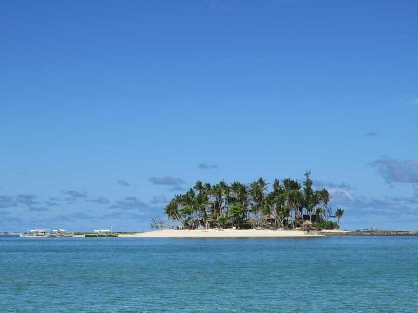 Siargao Island Hopping: Tri Island Tour - Shared and Private - Guyam Island: a softer finish beneath the palms