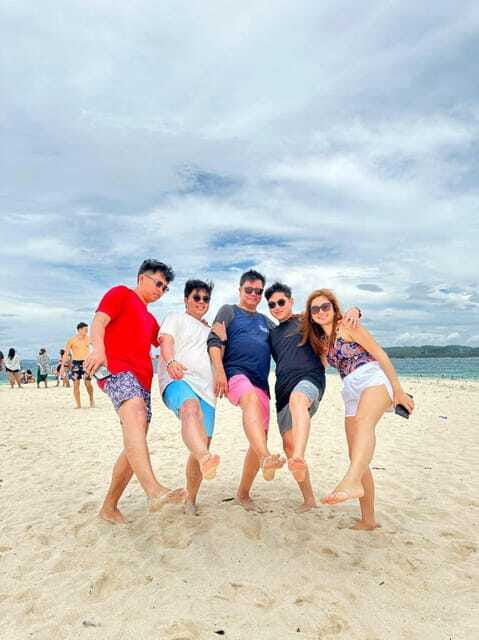 SIARGAO: PRIVATE ISLAND HOPPING GUYAM, DAKU AND NAKED ISLAND - The guide can shape the whole day